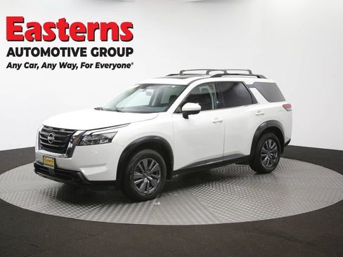 Used 2024 Nissan Pathfinder SV w/ SV Premium Package AWD/4WD image 61