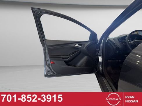 Used 2017 Ford Focus SE w/ Cold Weather Package image 33