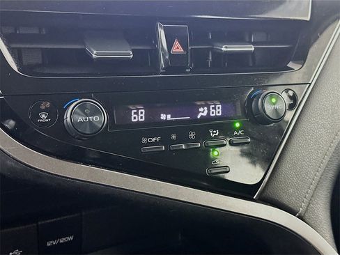 Used 2022 Toyota Camry SE image 18