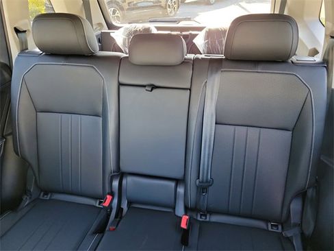 Used 2023 Volkswagen Tiguan SE image 11