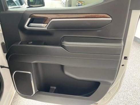 Used 2025 GMC Sierra 1500 SLE image 34