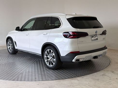New 2026 BMW X5 xDrive50e AWD/4WD image 3
