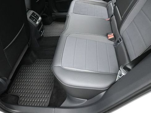 Used 2023 Volkswagen Taos SE w/ Panoramic Sunroof Package FWD image 21