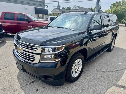 Used 2019 Chevrolet Suburban LT AWD/4WD image 3