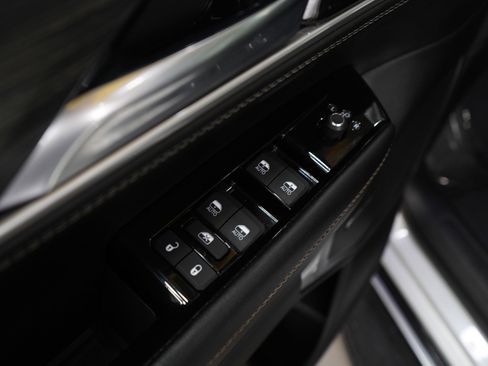 Used 2023 Jeep Wagoneer L Series II w/ Premium Group I image 23