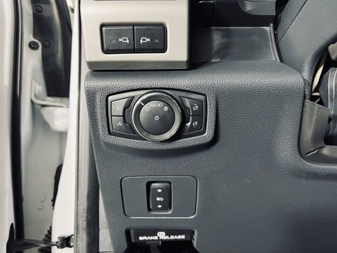 Used 2022 Ford F350 Lariat w/ Chrome Package image 21