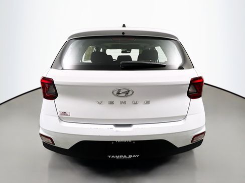 Used 2022 Hyundai Venue SEL image 6