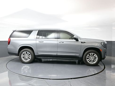 Used 2023 GMC Yukon XL SLT image 4