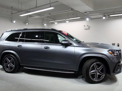 Used 2025 Mercedes-Benz GLS 450 4MATIC image 9