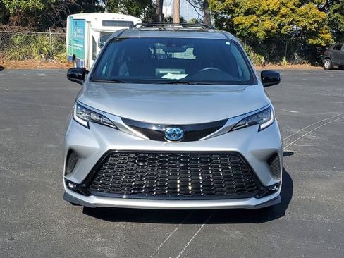 Used 2024 Toyota Sienna XSE w/ XSE Plus Package image 2