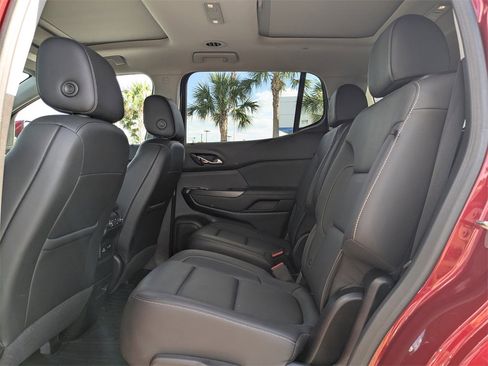 Certified 2023 GMC Acadia SLT w/ Preferred Package image 21
