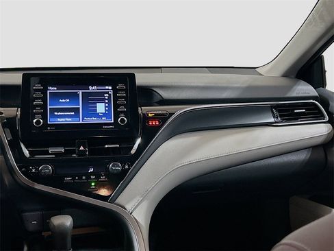 Used 2023 Toyota Camry LE image 19