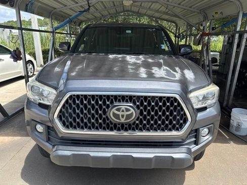 Used 2018 Toyota Tacoma TRD Off-Road AWD/4WD image 8