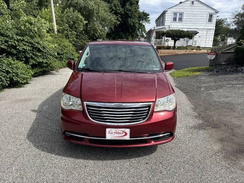 Used 2013 Chrysler Town & Country Touring FWD image 3