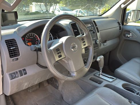 Used 2012 Nissan Frontier SL w/ Moonroof Pkg AWD/4WD image 11