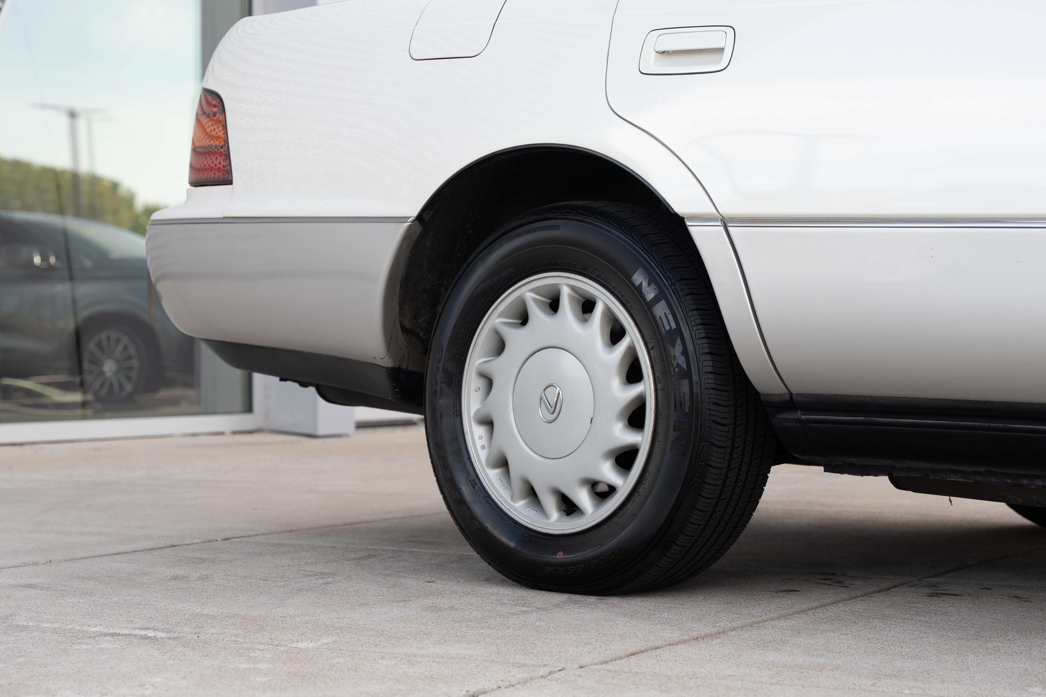 Used 1992 Lexus LS 400 RWD image 29