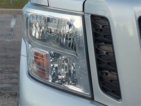 Used 2019 Nissan Titan SV image 10