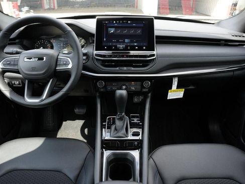 New 2026 Jeep Compass Latitude image 5