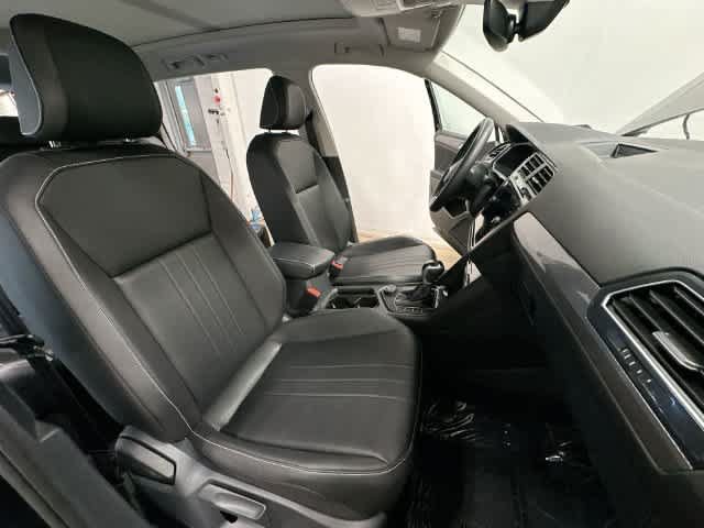 Used 2024 Volkswagen Tiguan SE w/ Panoramic Sunroof Package AWD/4WD image 23