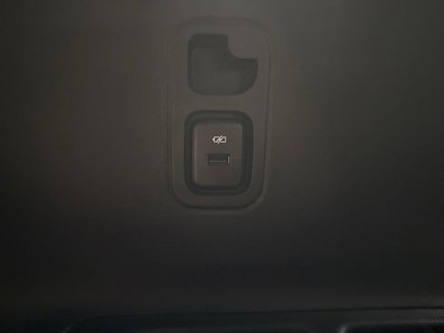 Used 2020 Chevrolet Traverse LT image 23