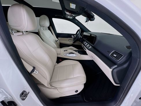 Used 2025 Mercedes-Benz GLS 450 4MATIC image 32