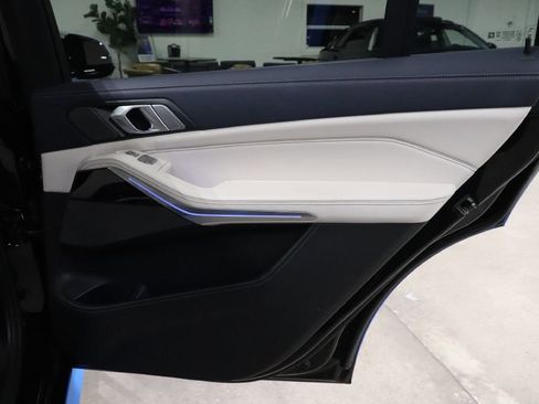 Used 2020 BMW X7 M50i w/ Dynamic Handling Package image 19