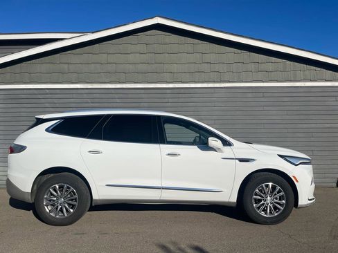 Used 2022 Buick Enclave Premium image 3