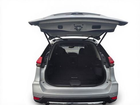 Used 2019 Nissan Rogue SV image 10