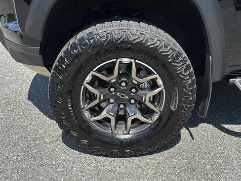Used 2024 Chevrolet Colorado ZR2 w/ ZR2 Convenience Package III AWD/4WD image 11