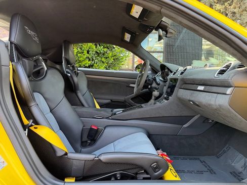 Used 2025 Porsche 718 Cayman GT4 RS w/ Weissach Package RWD image 31
