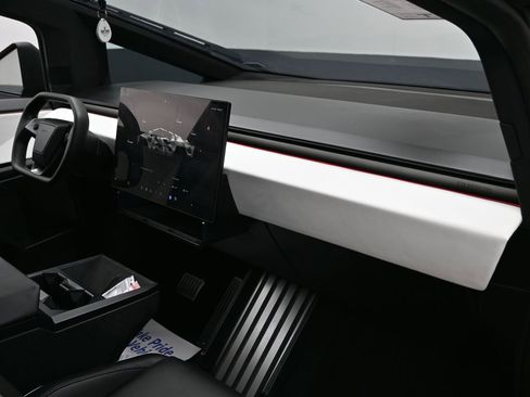 Used 2024 Tesla Cybertruck AWD Crew Cab image 40