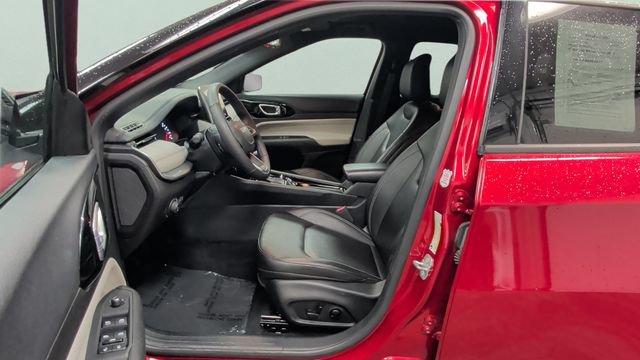 Used 2025 Jeep Compass Limited AWD/4WD image 10