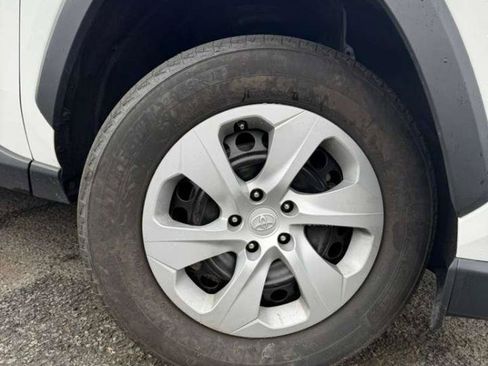 Used 2024 Toyota RAV4 LE AWD/4WD image 11