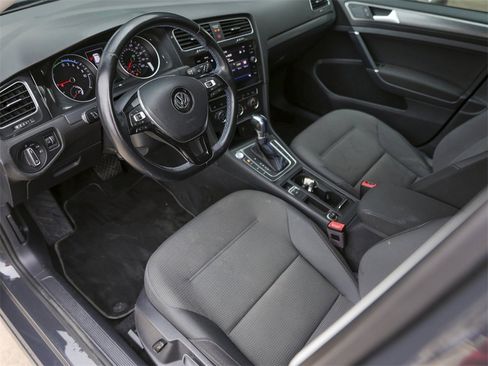 Used 2019 Volkswagen e-Golf SE w/ Driver Assistance Package image 4