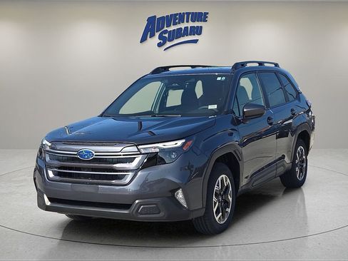 Used 2025 Subaru Forester Premium image 2