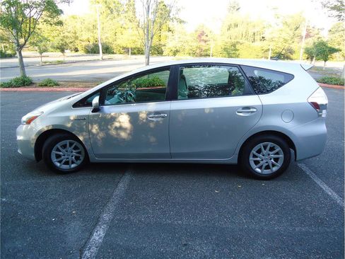 Used 2012 Toyota Prius V Two image 9
