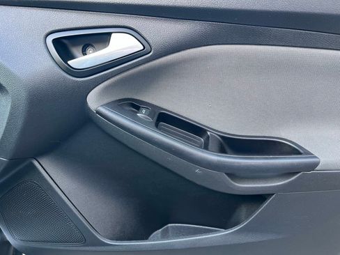 Used 2013 Ford Focus SE FWD image 23