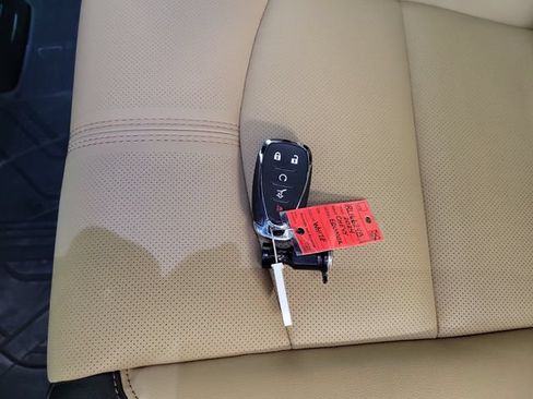 Used 2024 Chevrolet Equinox Premier w/ LPO, Floor Liner Package FWD image 32