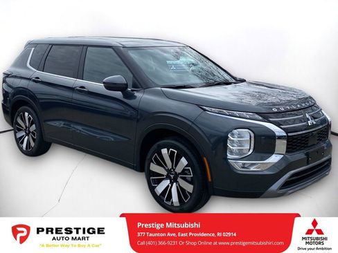 New 2025 Mitsubishi Outlander SE image 1