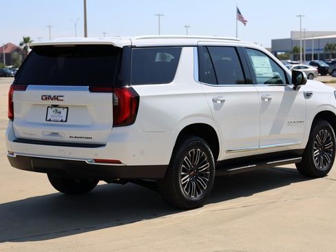 New 2026 GMC Yukon Elevation image 8