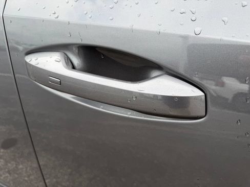 Used 2025 Nissan Kicks SR FWD image 6