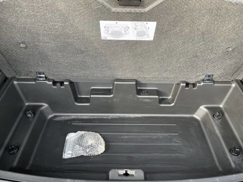 Used 2022 Chevrolet Traverse LT image 36