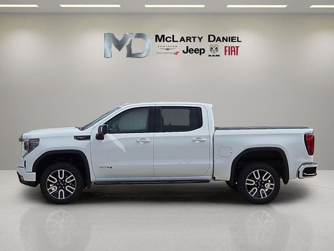 Used 2024 GMC Sierra 1500 AT4 w/ Technology Package AWD/4WD image 3