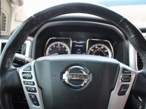 Used 2018 Nissan Titan PRO-4X w/ Pro-4x Convenience Package image 28