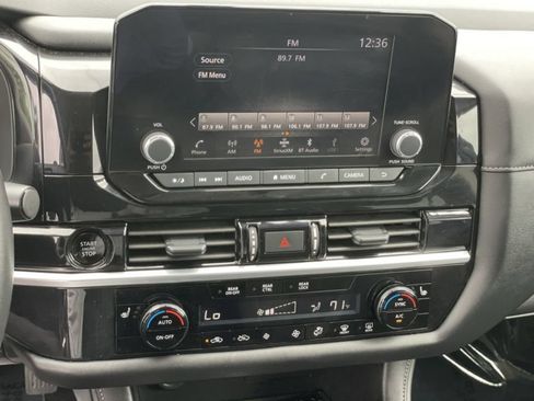 Used 2025 Nissan Pathfinder SV AWD/4WD image 32