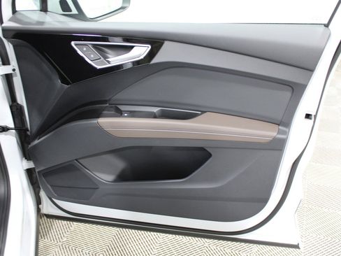 Used 2024 Audi Q4 e-tron Premium Plus image 25