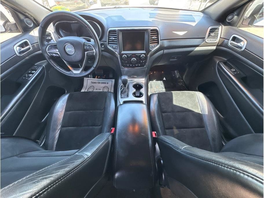 Used 2017 Jeep Grand Cherokee Altitude RWD image 38