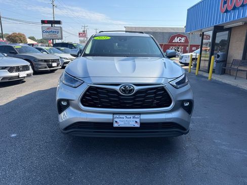 Used 2021 Toyota Highlander LE AWD/4WD image 7