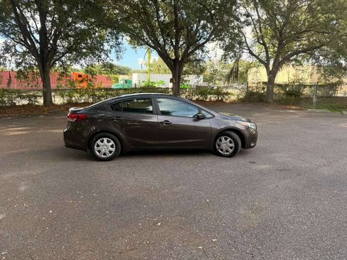 Used 2018 Kia Forte LX FWD image 5