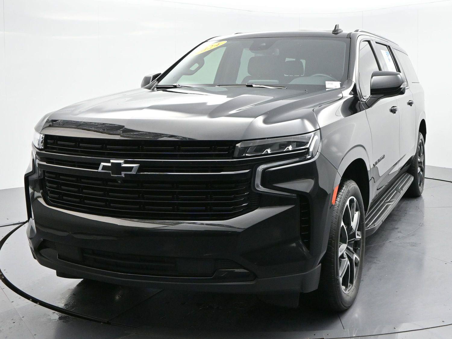 Used 2024 Chevrolet Suburban RST w/ Luxury Package AWD/4WD image 3